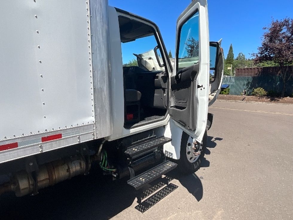 Medium Duty Box Truck-Light and Medium Duty Trucks-International-2021-MV607-Portland-OR-141,217\n\t\tmiles-$ 60,500 - Image 20