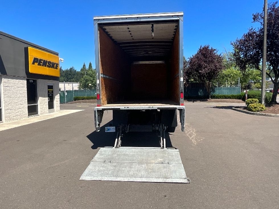 Medium Duty Box Truck-Light and Medium Duty Trucks-International-2021-MV607-Portland-OR-141,217\n\t\tmiles-$ 60,500 - Image 9