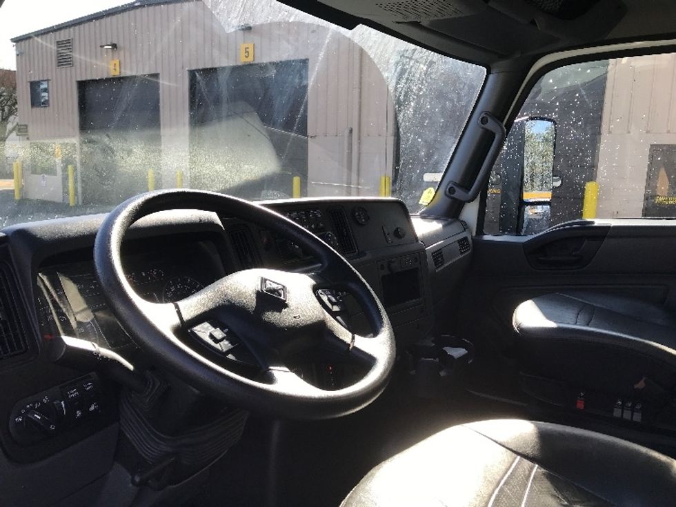 Medium Duty Box Truck-Light and Medium Duty Trucks-International-2021-MV607-Portland-OR-175,948\n\t\tmiles-$ 52,000 - Image 17