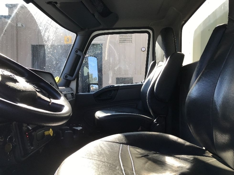 Medium Duty Box Truck-Light and Medium Duty Trucks-International-2021-MV607-Portland-OR-175,948\n\t\tmiles-$ 52,000 - Image 19