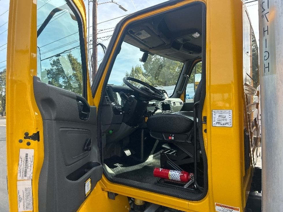 Medium Duty Box Truck-Light and Medium Duty Trucks-International-2021-MV607-Portland-OR-177,080\n\t\tmiles-$ 39,500 - Image 16