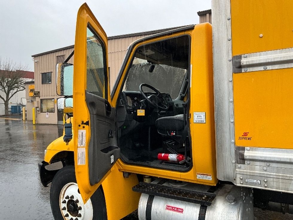Medium Duty Box Truck-Light and Medium Duty Trucks-International-2021-MV607-Portland-OR-197,493\n\t\tmiles-$ 42,750 - Image 16