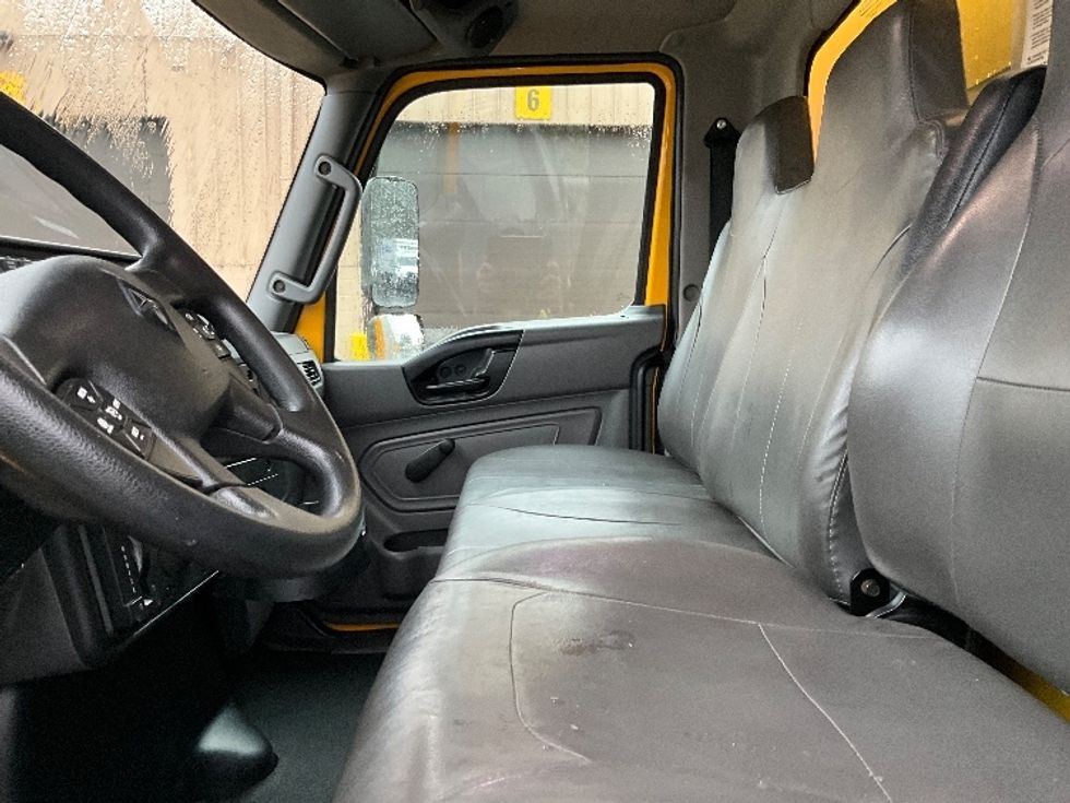 Medium Duty Box Truck-Light and Medium Duty Trucks-International-2021-MV607-Portland-OR-197,493\n\t\tmiles-$ 42,750 - Image 19