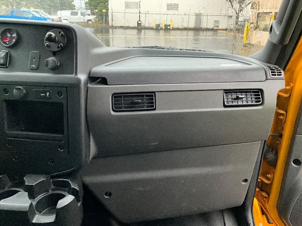 Medium Duty Box Truck-Light and Medium Duty Trucks-International-2021-MV607-Portland-OR-197,493\n\t\tmiles-$ 42,750 - Image 21