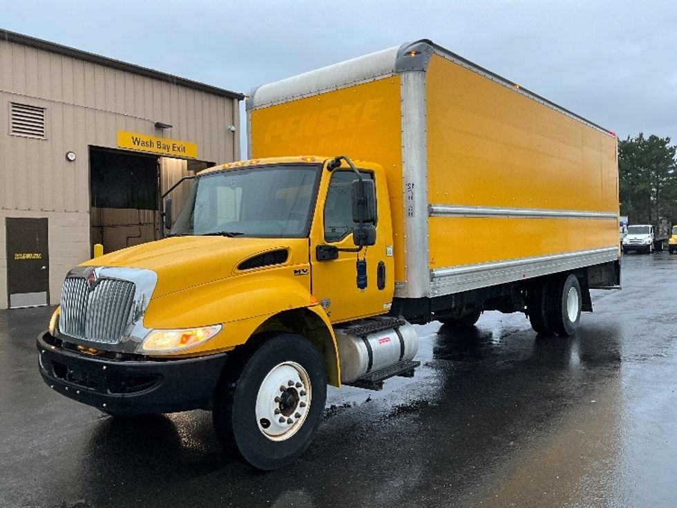 Medium Duty Box Truck-Light and Medium Duty Trucks-International-2021-MV607-Portland-OR-197,493\n\t\tmiles-$ 42,750 - Image 3