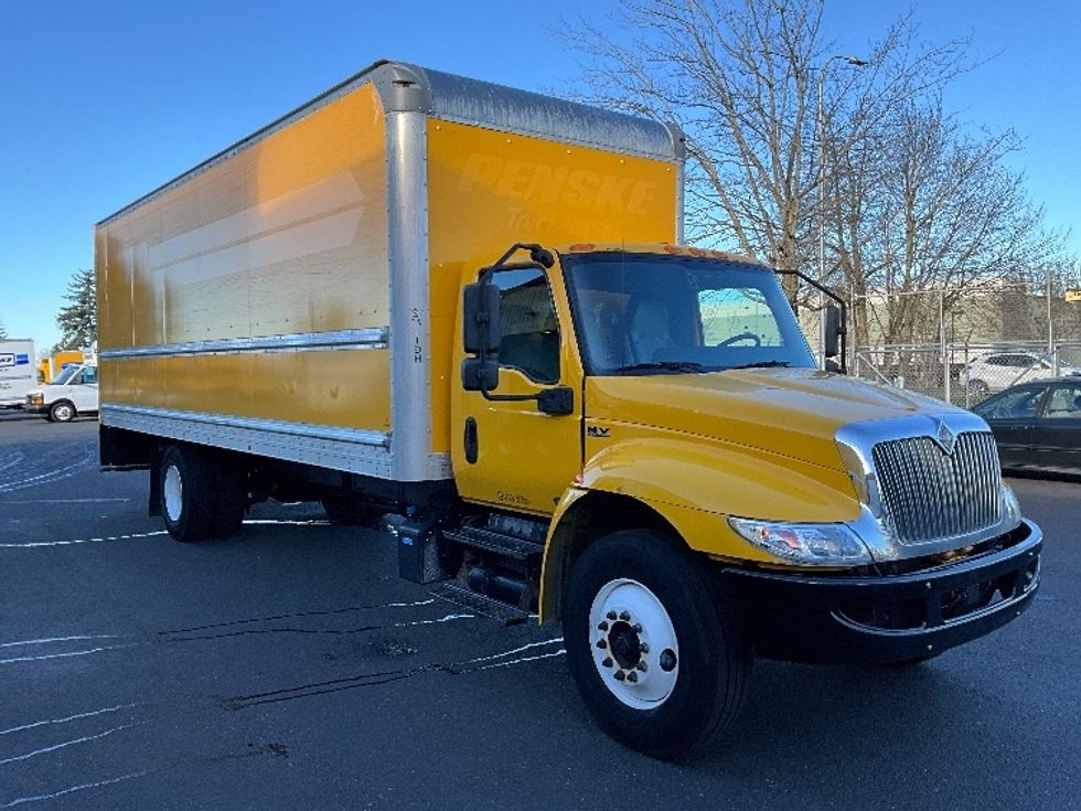 Medium Duty Box Truck-Light and Medium Duty Trucks-International-2021-MV607-Portland-OR-198,889\n\t\tmiles-$ 42,500 - Image 1