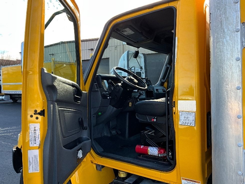 Medium Duty Box Truck-Light and Medium Duty Trucks-International-2021-MV607-Portland-OR-198,889\n\t\tmiles-$ 42,500 - Image 16