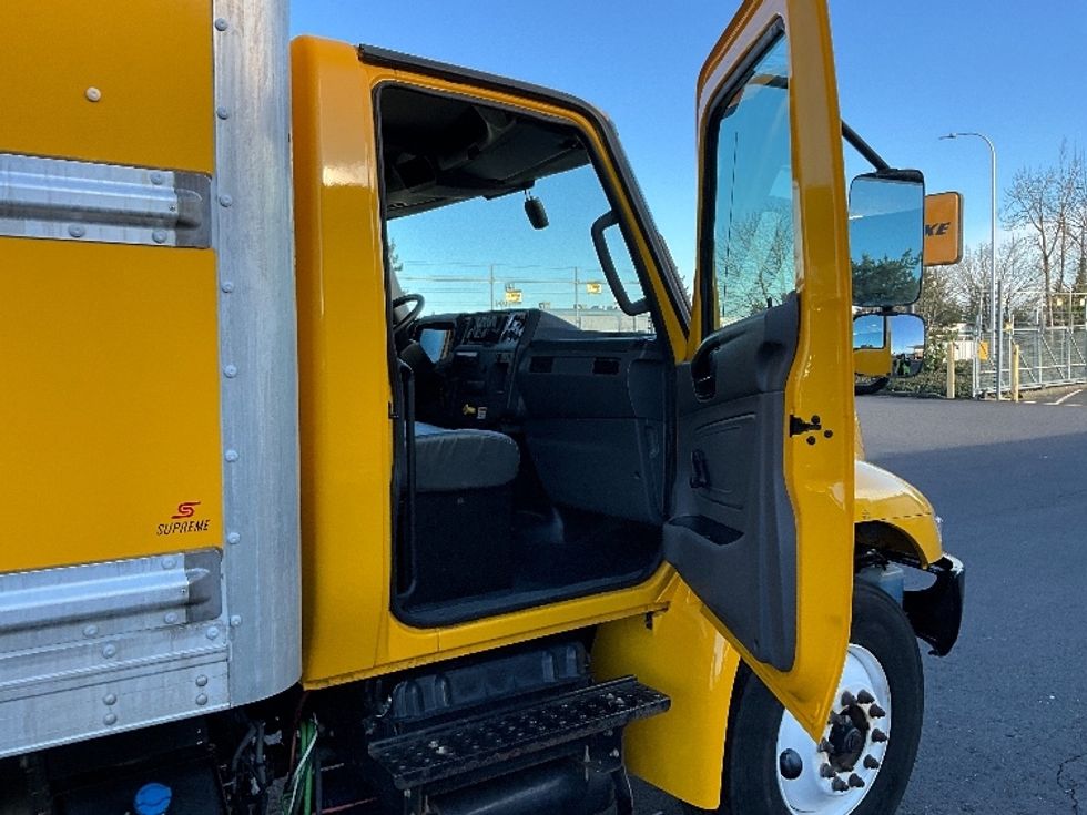 Medium Duty Box Truck-Light and Medium Duty Trucks-International-2021-MV607-Portland-OR-198,889\n\t\tmiles-$ 42,500 - Image 20