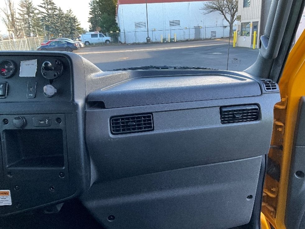 Medium Duty Box Truck-Light and Medium Duty Trucks-International-2021-MV607-Portland-OR-198,889\n\t\tmiles-$ 42,500 - Image 21