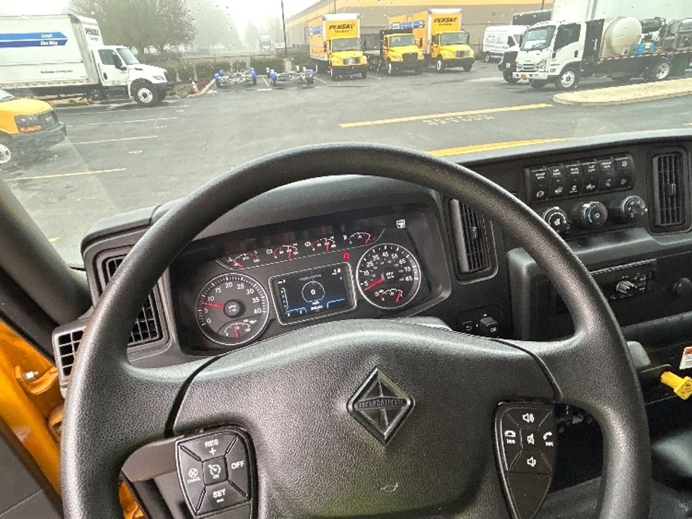 Medium Duty Box Truck-Light and Medium Duty Trucks-International-2021-MV607-Portland-OR-200,207\n\t\tmiles-$ 42,250 - Image 17