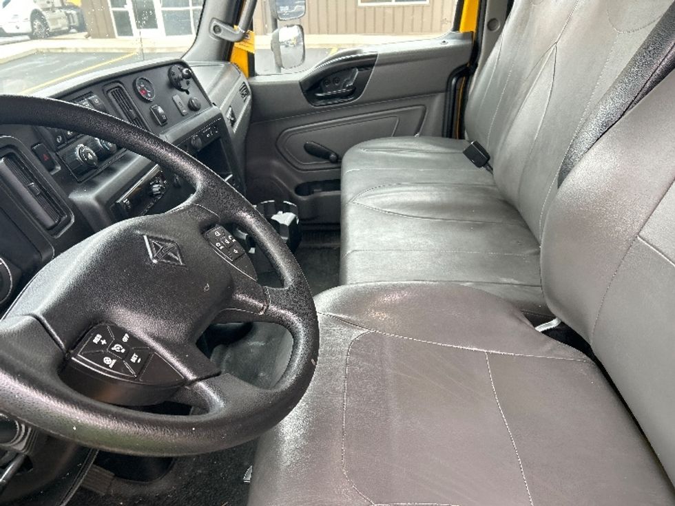 Medium Duty Box Truck-Light and Medium Duty Trucks-International-2021-MV607-Portland-OR-200,207\n\t\tmiles-$ 42,250 - Image 19