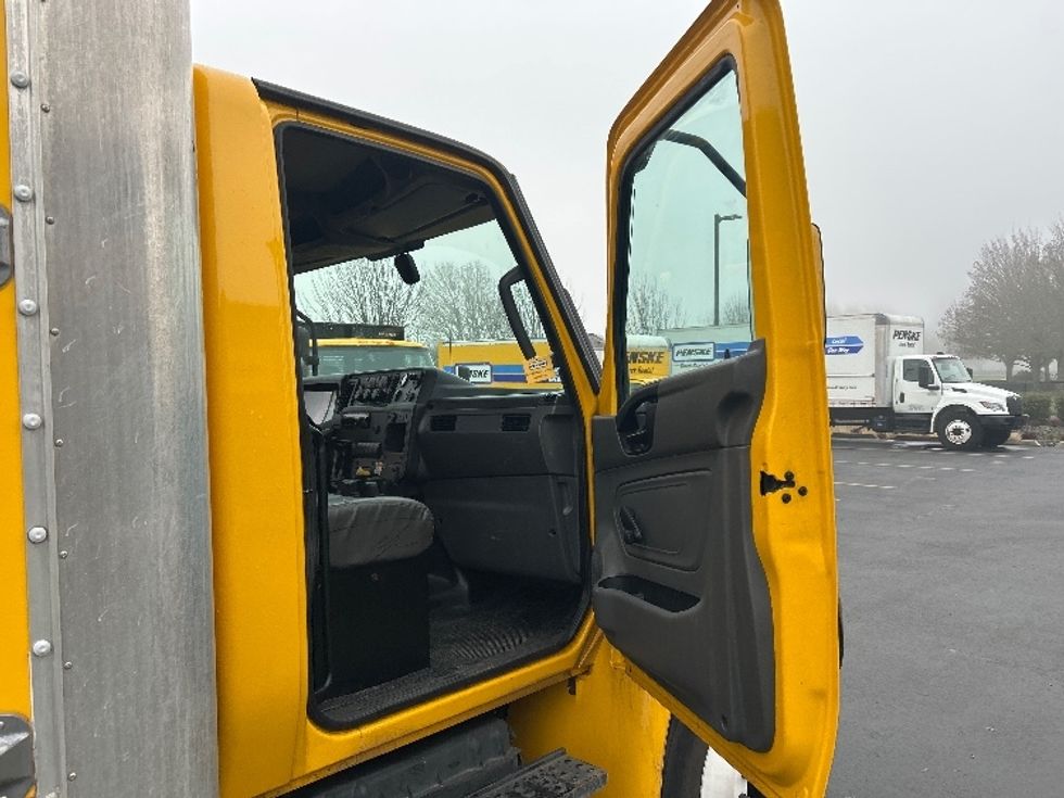 Medium Duty Box Truck-Light and Medium Duty Trucks-International-2021-MV607-Portland-OR-200,207\n\t\tmiles-$ 42,250 - Image 20