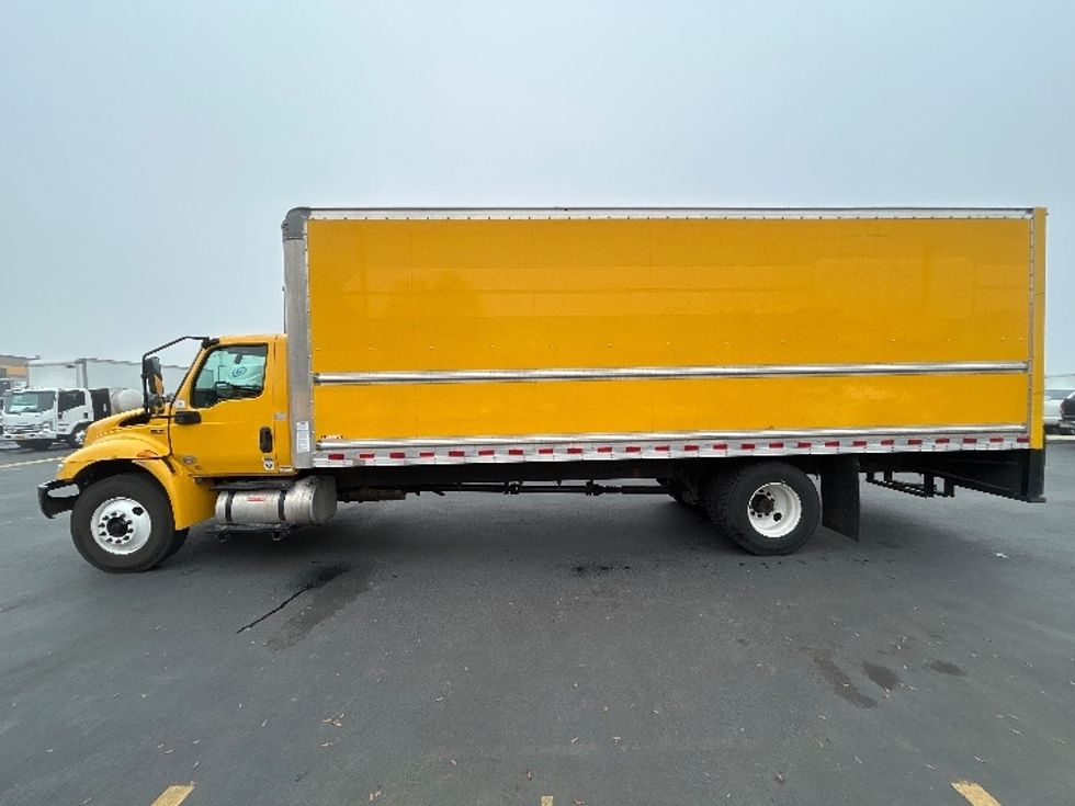 Medium Duty Box Truck-Light and Medium Duty Trucks-International-2021-MV607-Portland-OR-200,207\n\t\tmiles-$ 42,250 - Image 4