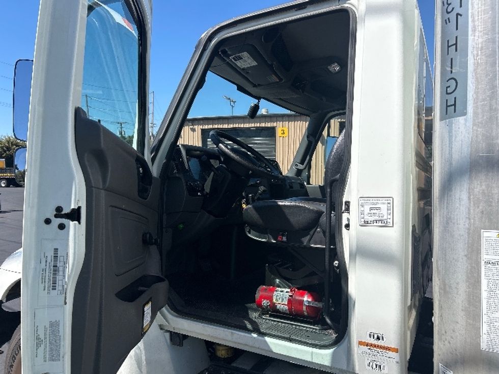 Medium Duty Box Truck-Light and Medium Duty Trucks-International-2021-MV607-Portland-OR-208,962\n\t\tmiles-$ 50,750 - Image 16