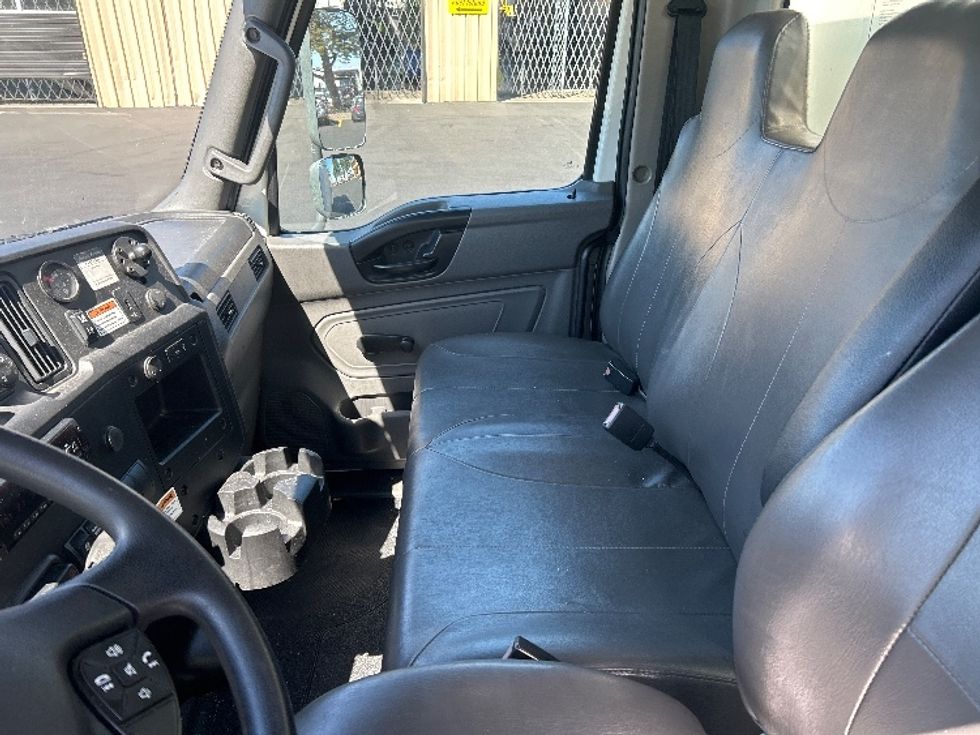Medium Duty Box Truck-Light and Medium Duty Trucks-International-2021-MV607-Portland-OR-208,962\n\t\tmiles-$ 50,750 - Image 19