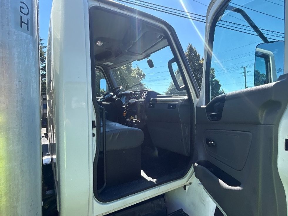Medium Duty Box Truck-Light and Medium Duty Trucks-International-2021-MV607-Portland-OR-208,962\n\t\tmiles-$ 50,750 - Image 20