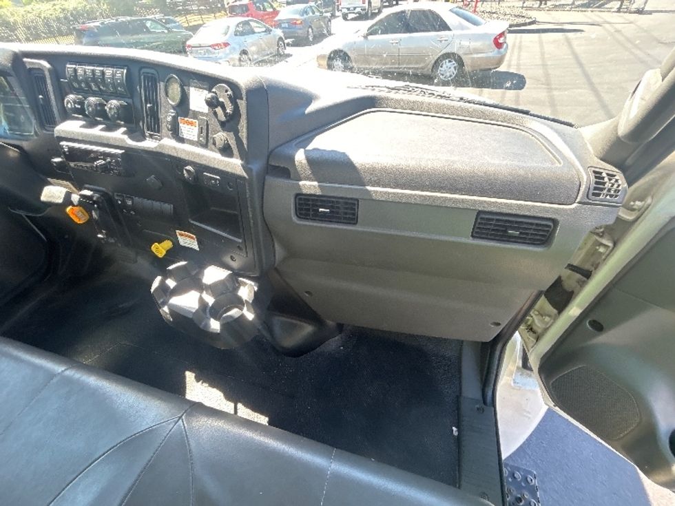 Medium Duty Box Truck-Light and Medium Duty Trucks-International-2021-MV607-Portland-OR-208,962\n\t\tmiles-$ 50,750 - Image 21