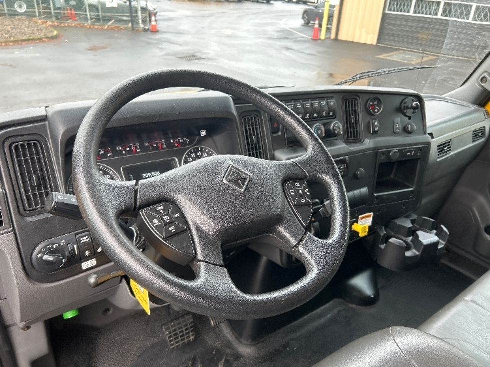 Medium Duty Box Truck-Light and Medium Duty Trucks-International-2021-MV607-Portland-OR-209,794\n\t\tmiles-$ 40,750 - Image 17