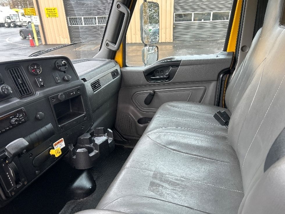 Medium Duty Box Truck-Light and Medium Duty Trucks-International-2021-MV607-Portland-OR-209,794\n\t\tmiles-$ 40,750 - Image 18