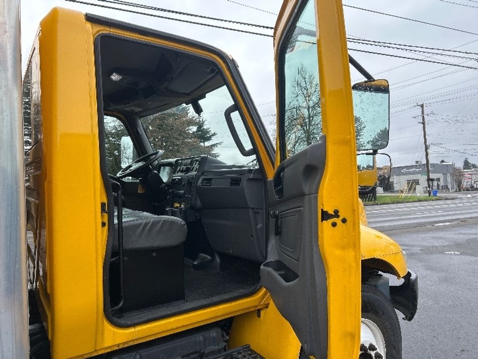 Medium Duty Box Truck-Light and Medium Duty Trucks-International-2021-MV607-Portland-OR-209,794\n\t\tmiles-$ 40,750 - Image 19