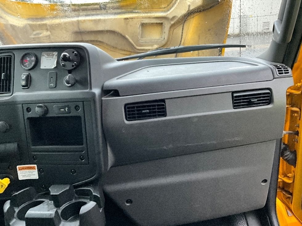 Medium Duty Box Truck-Light and Medium Duty Trucks-International-2021-MV607-Portland-OR-232,538\n\t\tmiles-$ 36,000 - Image 21