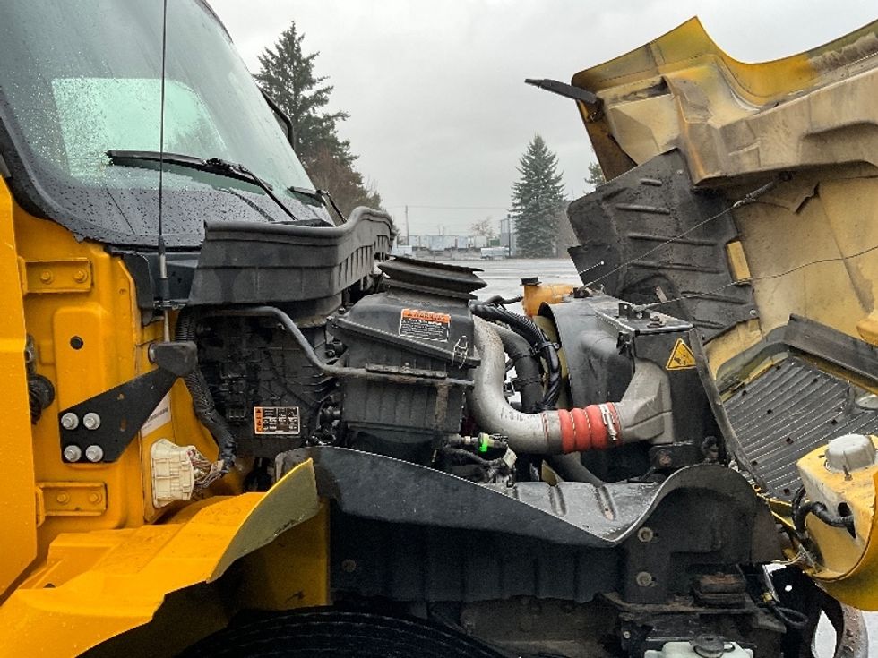 Medium Duty Box Truck-Light and Medium Duty Trucks-International-2021-MV607-Portland-OR-232,538\n\t\tmiles-$ 36,000 - Image 23