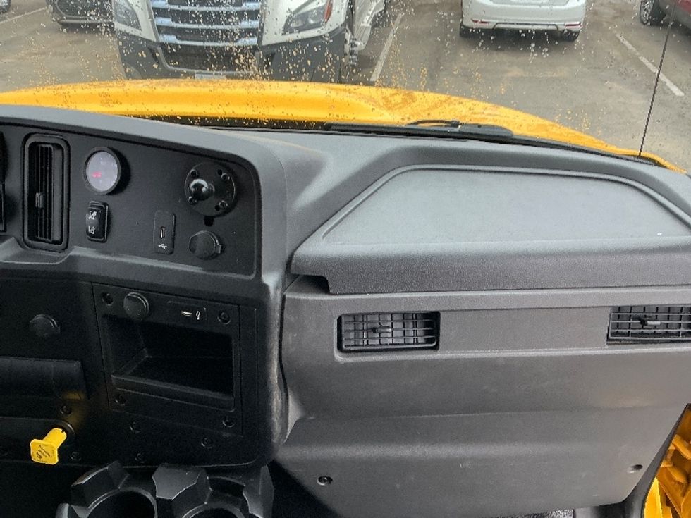 Medium Duty Box Truck-Light and Medium Duty Trucks-International-2021-MV607-Prescott Valley-AZ-242,026\n\t\tmiles-$ 34,500 - Image 20