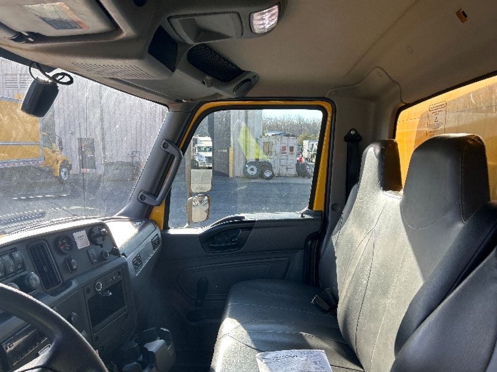 Medium Duty Box Truck-Light and Medium Duty Trucks-International-2021-MV607-Prince George-VA-154,429\n\t\tmiles-$ 43,750 - Image 19