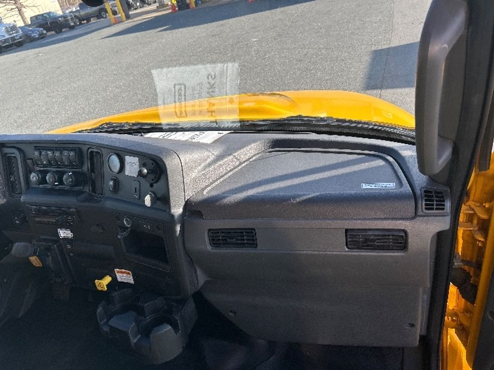 Medium Duty Box Truck-Light and Medium Duty Trucks-International-2021-MV607-Prince George-VA-154,429\n\t\tmiles-$ 43,750 - Image 21