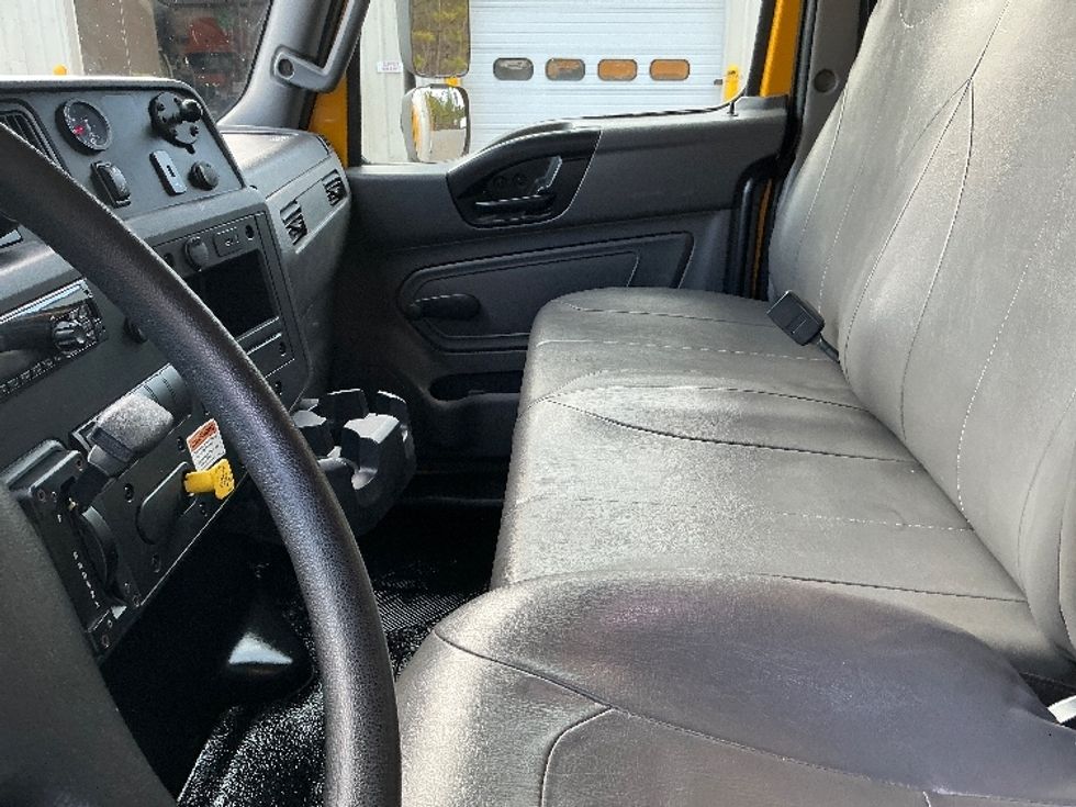 Medium Duty Box Truck-Light and Medium Duty Trucks-International-2021-MV607-Prince George-VA-204,138\n\t\tmiles-$ 42,750 - Image 19