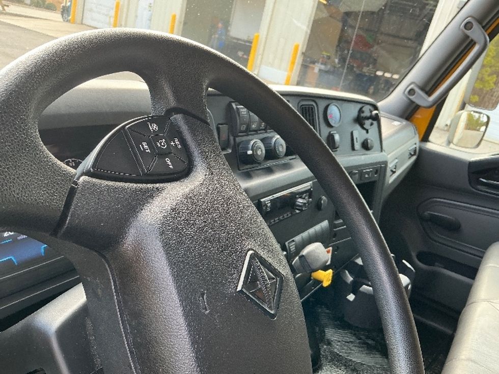 Medium Duty Box Truck-Light and Medium Duty Trucks-International-2021-MV607-Prince George-VA-204,138\n\t\tmiles-$ 42,750 - Image 17