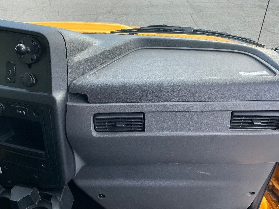 Medium Duty Box Truck-Light and Medium Duty Trucks-International-2021-MV607-Prince George-VA-204,138\n\t\tmiles-$ 42,750 - Image 21