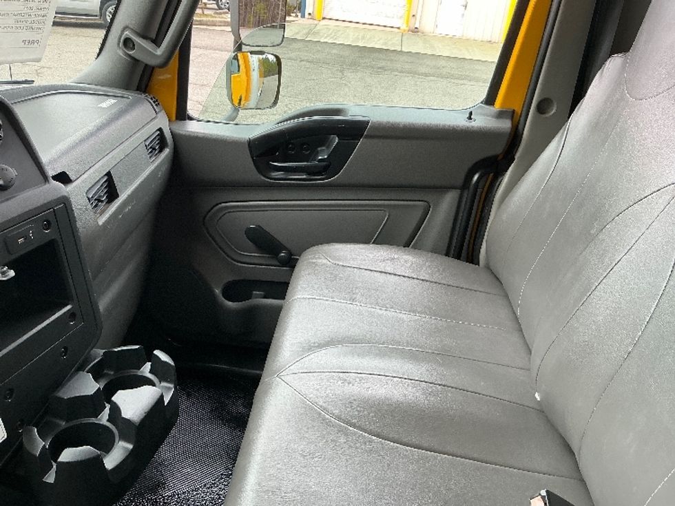 Medium Duty Box Truck-Light and Medium Duty Trucks-International-2021-MV607-Prince George-VA-209,840\n\t\tmiles-$ 42,000 - Image 19