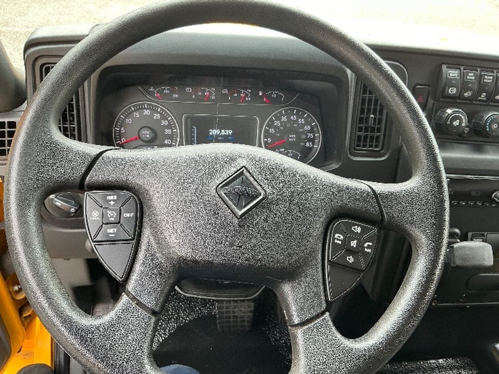 Medium Duty Box Truck-Light and Medium Duty Trucks-International-2021-MV607-Prince George-VA-209,840\n\t\tmiles-$ 42,000 - Image 18