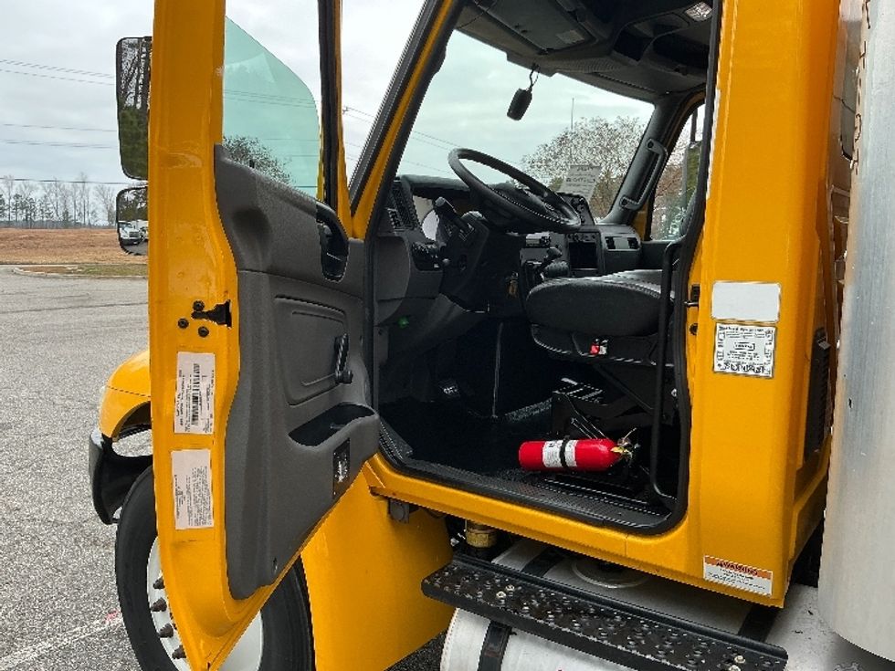 Medium Duty Box Truck-Light and Medium Duty Trucks-International-2021-MV607-Prince George-VA-209,840\n\t\tmiles-$ 42,000 - Image 16