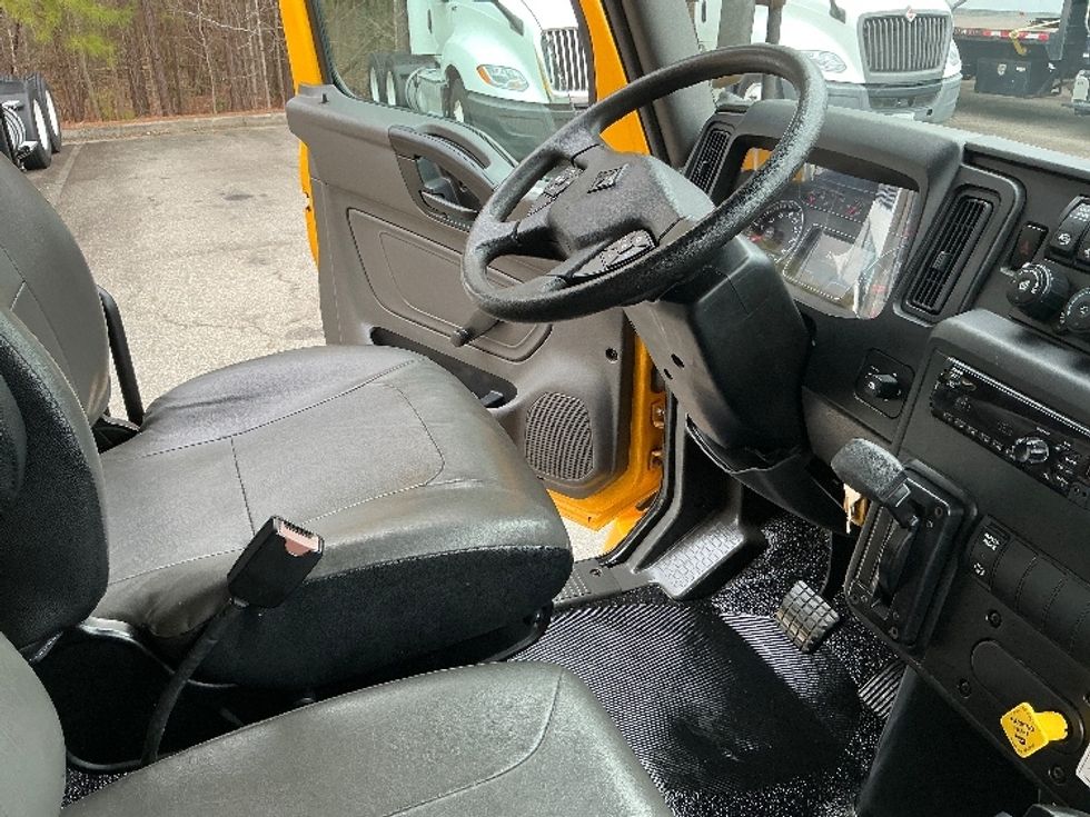 Medium Duty Box Truck-Light and Medium Duty Trucks-International-2021-MV607-Prince George-VA-209,840\n\t\tmiles-$ 42,000 - Image 22