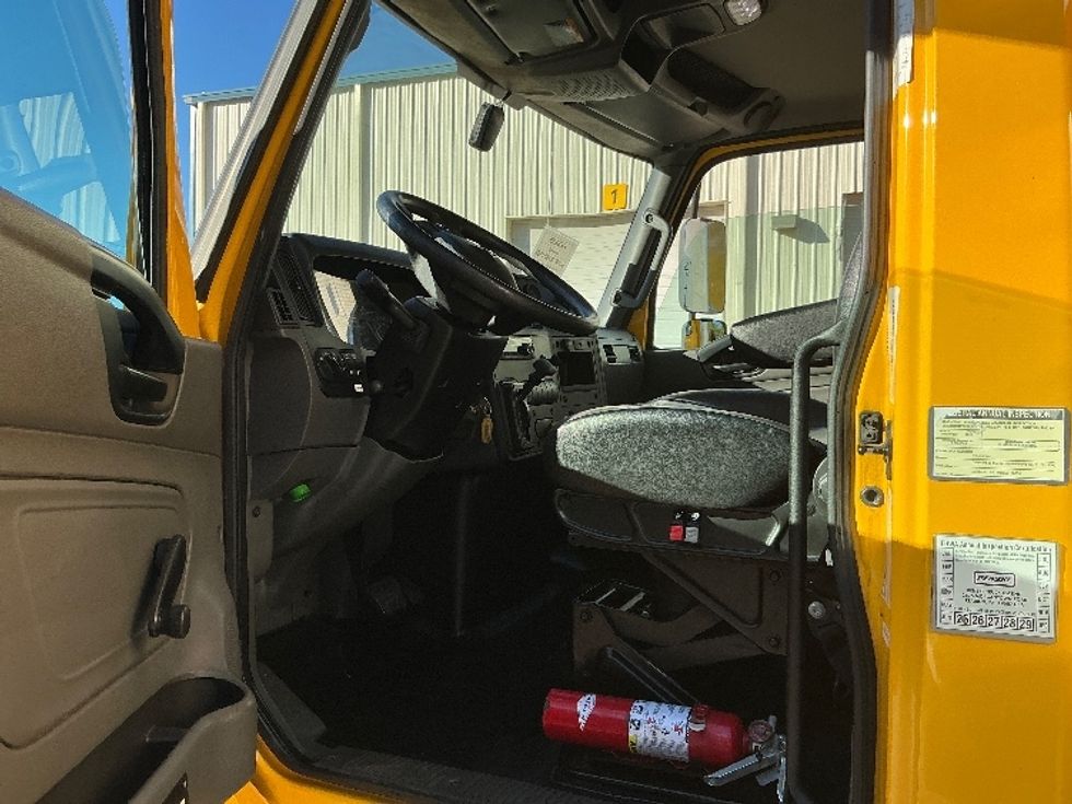 Medium Duty Box Truck-Light and Medium Duty Trucks-International-2021-MV607-Prince George-VA-236,540\n\t\tmiles-$ 38,000 - Image 17