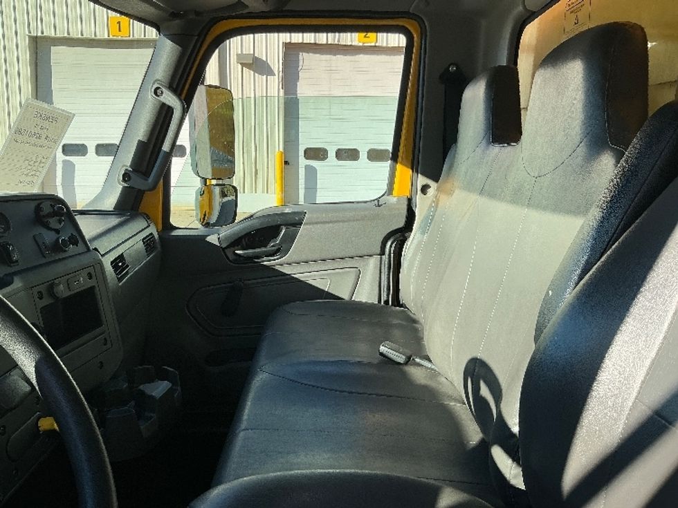 Medium Duty Box Truck-Light and Medium Duty Trucks-International-2021-MV607-Prince George-VA-236,540\n\t\tmiles-$ 38,000 - Image 19