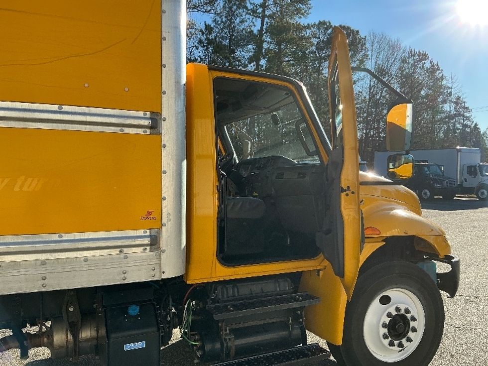 Medium Duty Box Truck-Light and Medium Duty Trucks-International-2021-MV607-Prince George-VA-236,540\n\t\tmiles-$ 38,000 - Image 20
