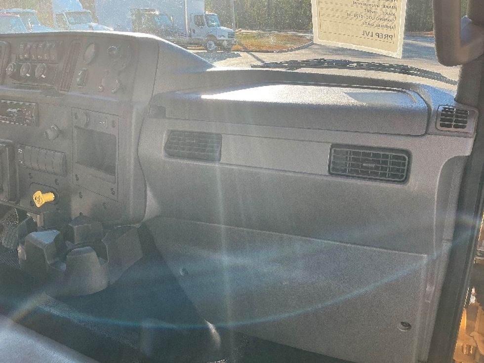 Medium Duty Box Truck-Light and Medium Duty Trucks-International-2021-MV607-Prince George-VA-236,540\n\t\tmiles-$ 38,000 - Image 21