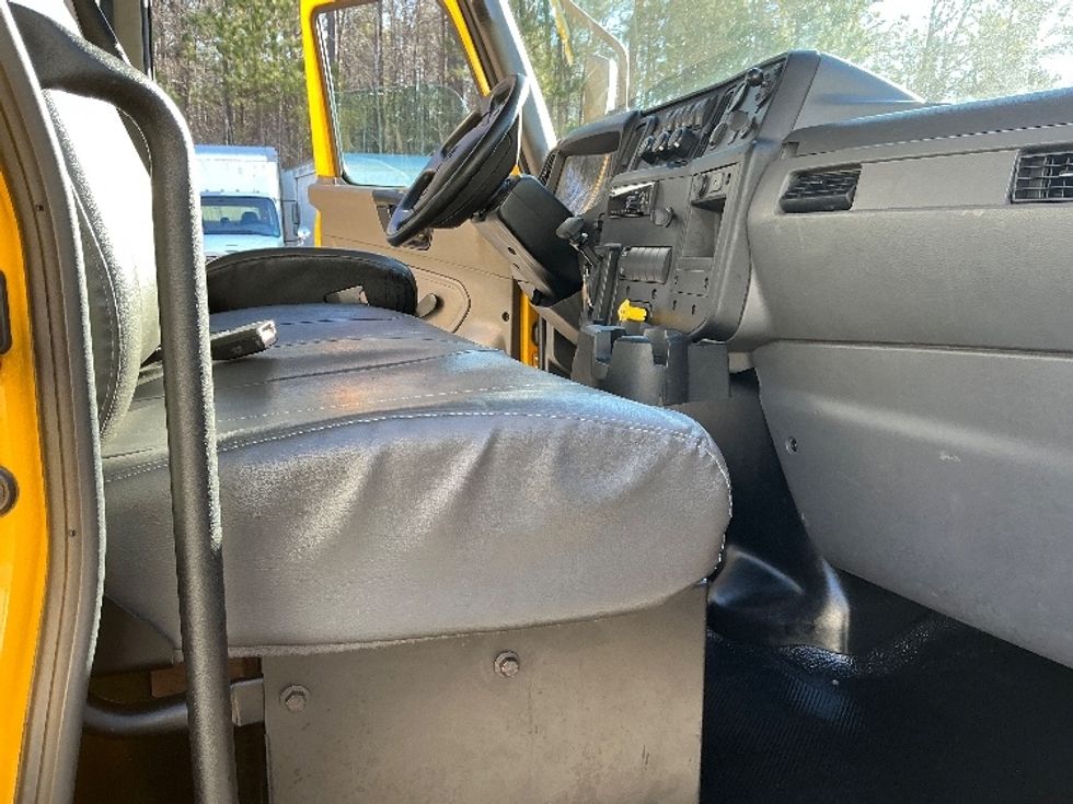 Medium Duty Box Truck-Light and Medium Duty Trucks-International-2021-MV607-Prince George-VA-236,540\n\t\tmiles-$ 38,000 - Image 22