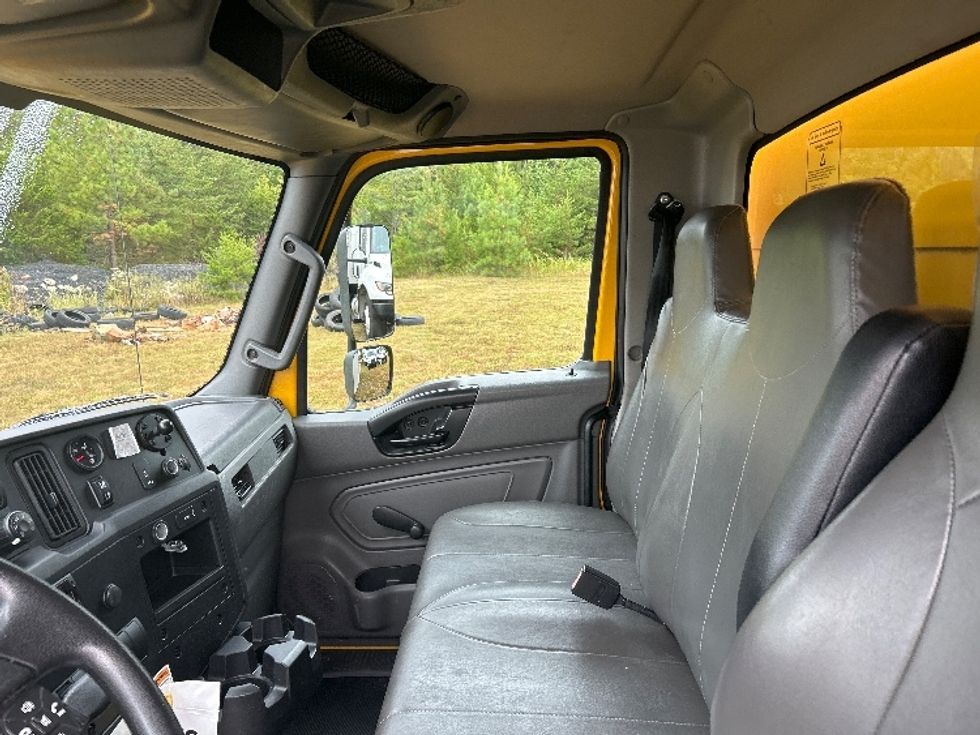 Medium Duty Box Truck-Light and Medium Duty Trucks-International-2021-MV607-Prince George-VA-261,178\n\t\tmiles-$ 24,250 - Image 19
