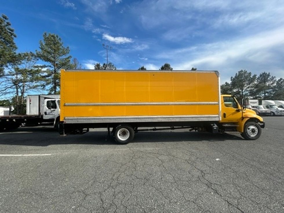 Medium Duty Box Truck-Light and Medium Duty Trucks-International-2021-MV607-Prince George-VA-261,178\n\t\tmiles-$ 24,250 - Image 4