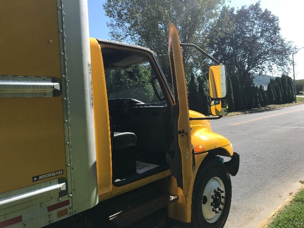 Medium Duty Box Truck-Light and Medium Duty Trucks-International-2021-MV607-Reading-PA-212,441\n\t\tmiles-$ 41,500 - Image 19