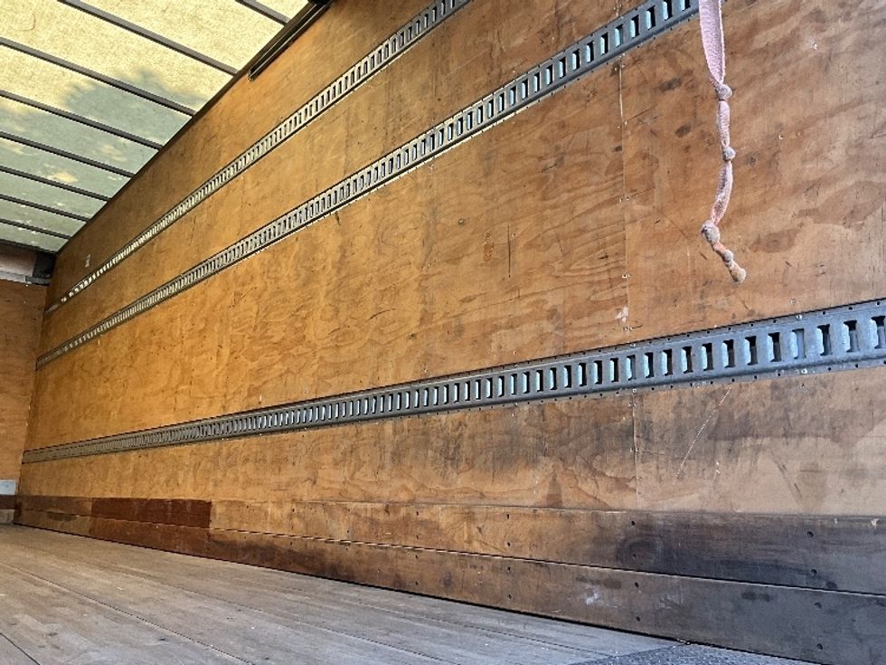 Medium Duty Box Truck-Light and Medium Duty Trucks-International-2021-MV607-Reading-PA-260,570\n\t\tmiles-$ 35,250 - Image 11