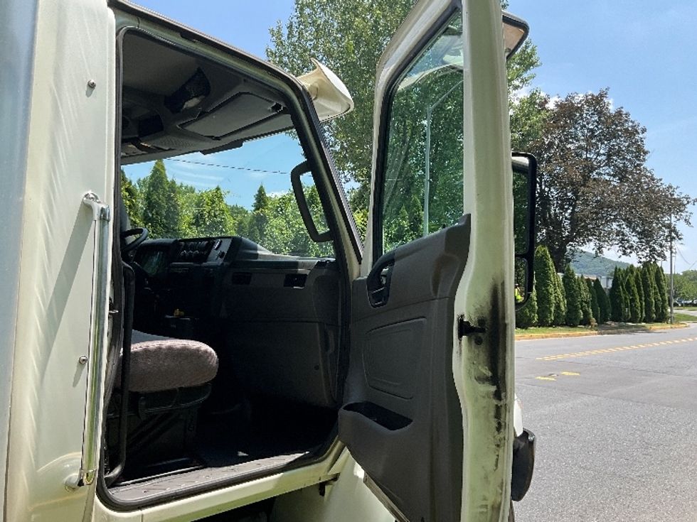 Medium Duty Box Truck-Light and Medium Duty Trucks-International-2021-MV607-Reading-PA-260,570\n\t\tmiles-$ 35,250 - Image 19