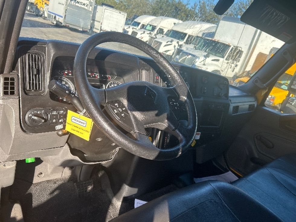 Medium Duty Box Truck-Light and Medium Duty Trucks-International-2021-MV607-Riviera Beach-FL-194,292\n\t\tmiles-$ 43,000 - Image 16