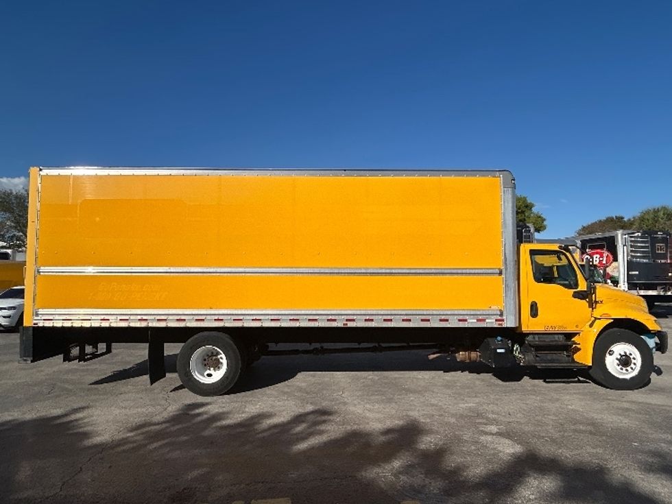 Medium Duty Box Truck-Light and Medium Duty Trucks-International-2021-MV607-Riviera Beach-FL-217,662\n\t\tmiles-$ 39,750 - Image 15