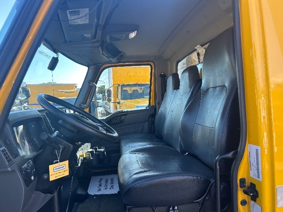 Medium Duty Box Truck-Light and Medium Duty Trucks-International-2021-MV607-Riviera Beach-FL-217,662\n\t\tmiles-$ 39,750 - Image 17