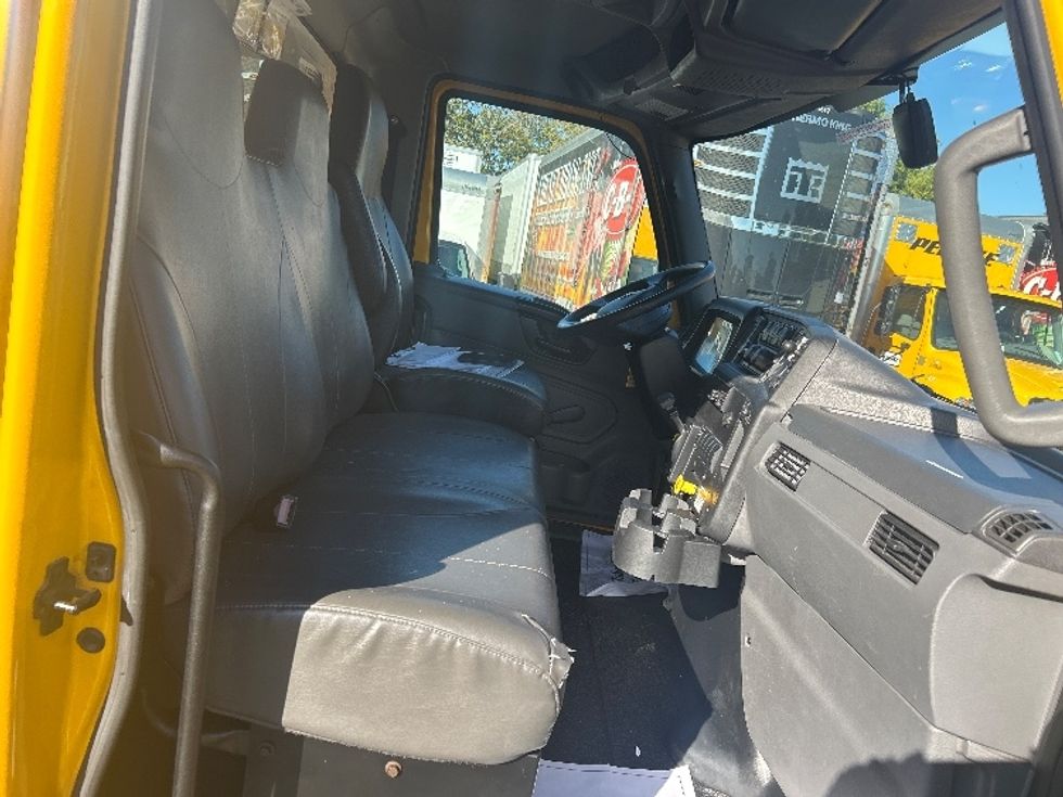 Medium Duty Box Truck-Light and Medium Duty Trucks-International-2021-MV607-Riviera Beach-FL-217,662\n\t\tmiles-$ 39,750 - Image 22